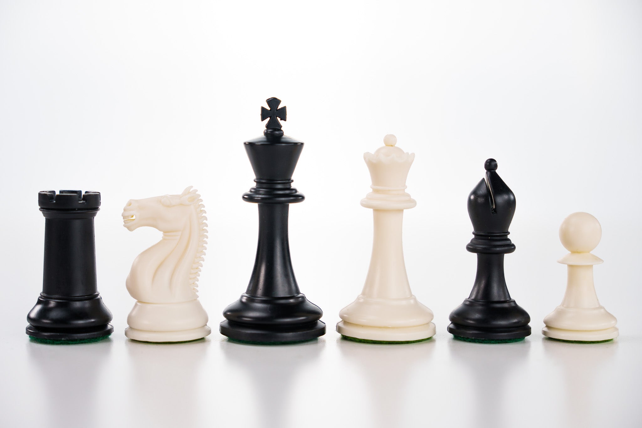 3 3/4" Emisario Player Chess Pieces - Black and White - Piece - Chess-House